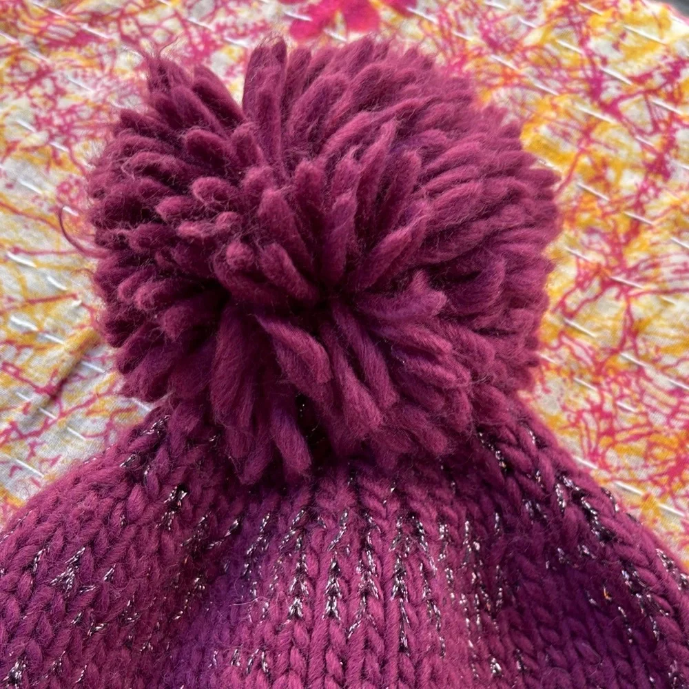 Chloe + Isabel Berry‎ Pom-Pom Beanie with Starburst Removable Pin & Knit Gloves